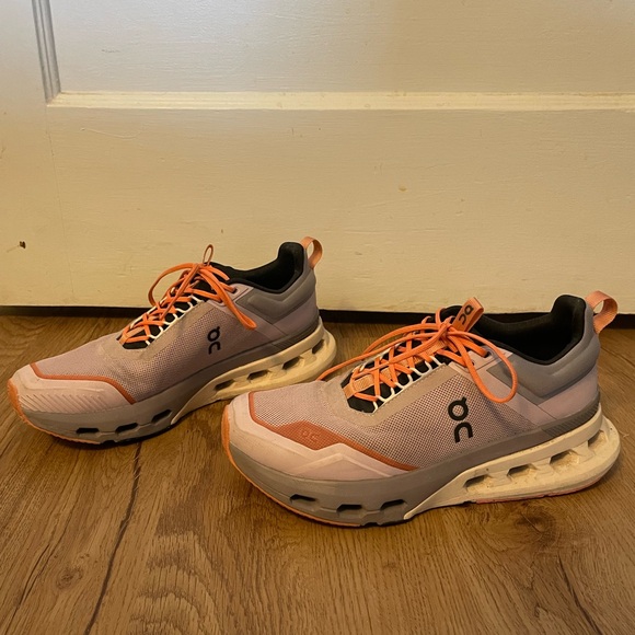 On Cloud Running Shoes - Picture 2 of 7